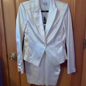 Bebe ivory satiny blazer and matching skirt size 10